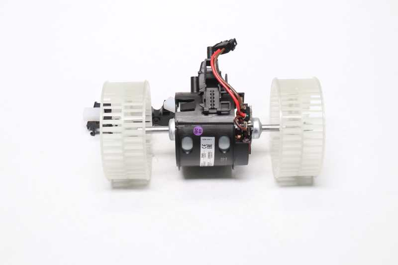 Вентилятор обігрівача BMW 5 E60/E61 (03–) (Nissens) 87117