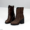 Шоколадні високі шкіряні зимові черевики ковбойки на середньому підборі, фото 2