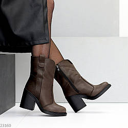 Шоколадні високі шкіряні зимові черевики ковбойки на середньому підборі