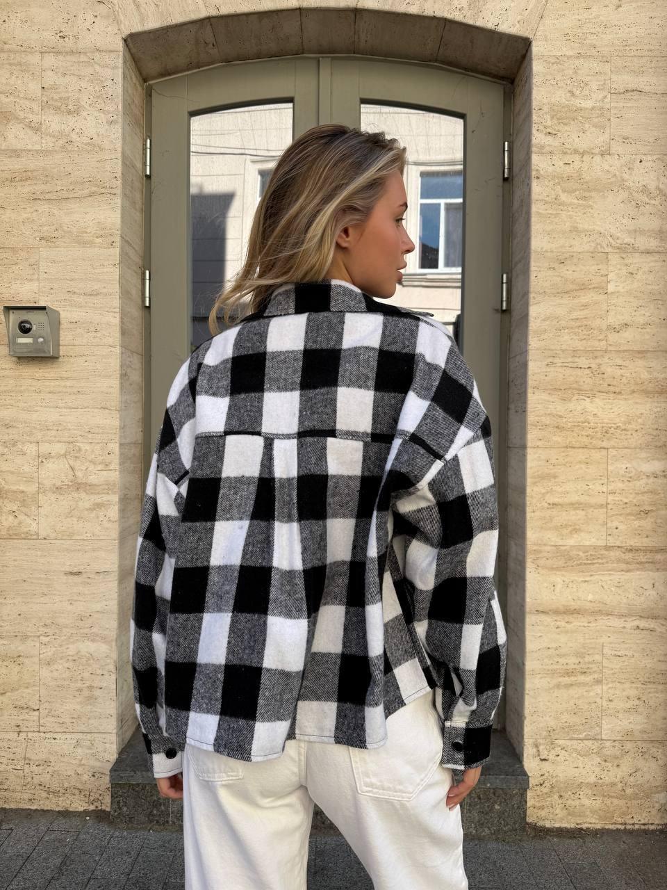 Сорочка жіноча вкорочена oversize з байки Модель: 847-1043 Колір: чорна, чорно-бежева, чорно-сіра, сіра, бежева, пудра, зелений, фото 1