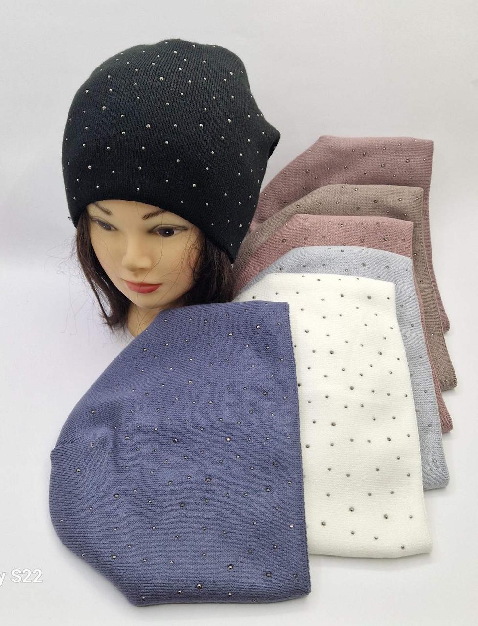 Жіноча шапка на флісі зі стразами оптом