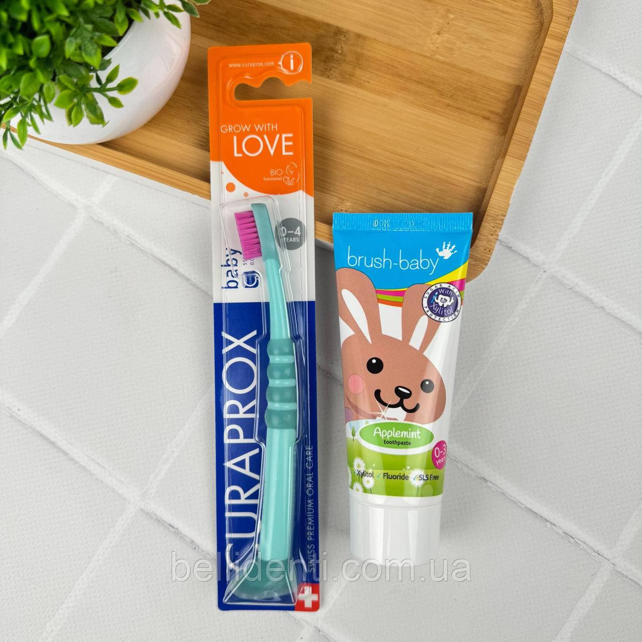 Набір від 0 до 3 років (щітка бірюзова з рожевим Curaprox Baby CuraKid + паста Brush-Baby зайчик, 50 мл)