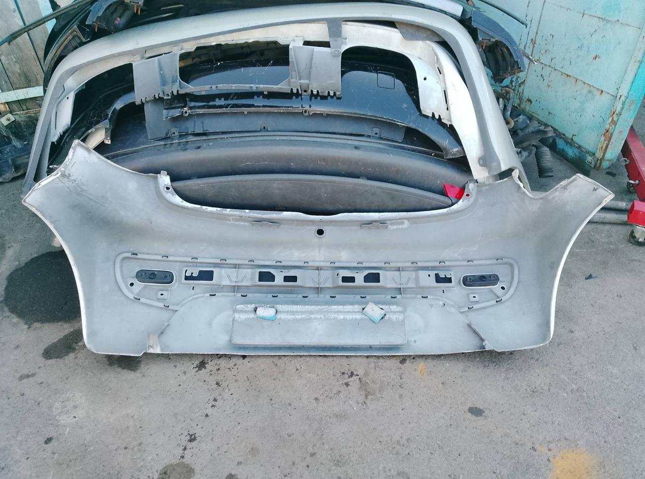 Вітаю зацікавлених на авто розборці Чемпіон !!!<br />
 Предметом оголошення є&nbsp;Бампер Задній Citroen C1 2005-2014 Peugeot 107 7410Y8 521590H050&nbsp;<br />
 Фактичний стан на фото. Гарантія 14 днів на встановлення та перевірку<br />
 Висилаємо по всій Україні по передоплаті на транспортні витрати!<br />
 Наявність та асортимент на складі постійно змінюються.<br />
 Точні деталі уточняйте по телефону +380973363743 — фото 3