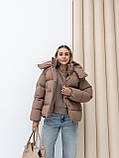 Жіночий зимовий укорочений пуховик Лісабон з матової плащівки, теплий пуфер з біопухом Huvis 42–46 какао, фото 8