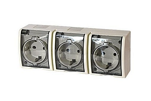 Розетка тримісна із заземленням 16А IP44