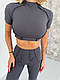 Жіночий спортивний костюм графітовий з топом і лосинами, фітнес-костюм для залу, спорту та йоги із швами назовні S - фото 1 - id-p2795080050