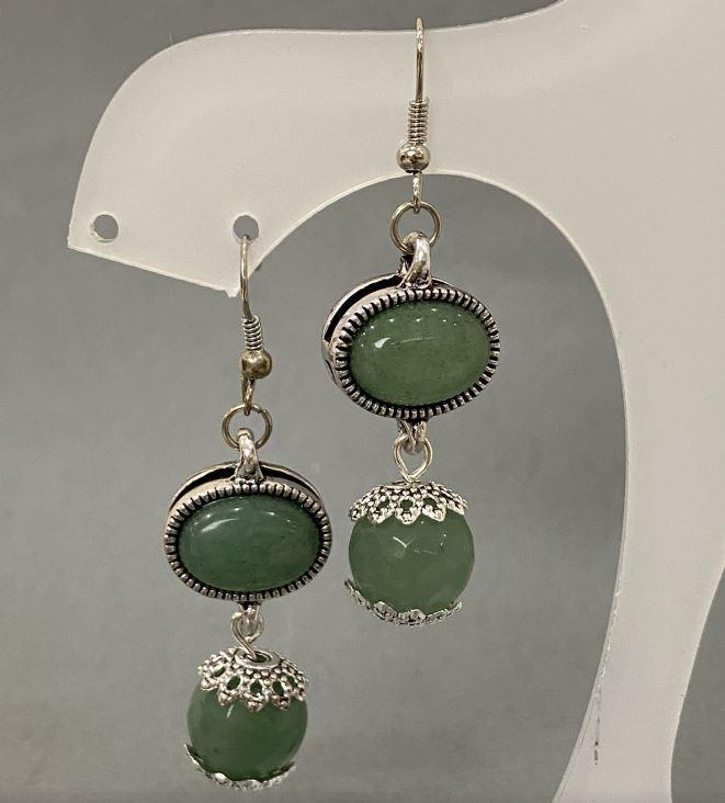 Сережки Нефрит овал в оправі 17х13мм+- гранована кулька 12мм+- L-55мм+-, фото 1