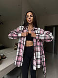 Тепла жіноча кашемірова сорочка в рожеву карту з поясом, фото 4