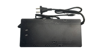 Зарядний пристрій 60V 5A DC5,5*2,5 (67,2V)