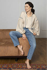 Жіноча вишиванка з мінімалістичною вишивкою та поясом SEAM MKSMV150-501