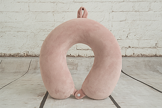 Ортопедична подушка-рогалик з пам’яттю форми Memory Foam для подорожей Пудрово-рожевий