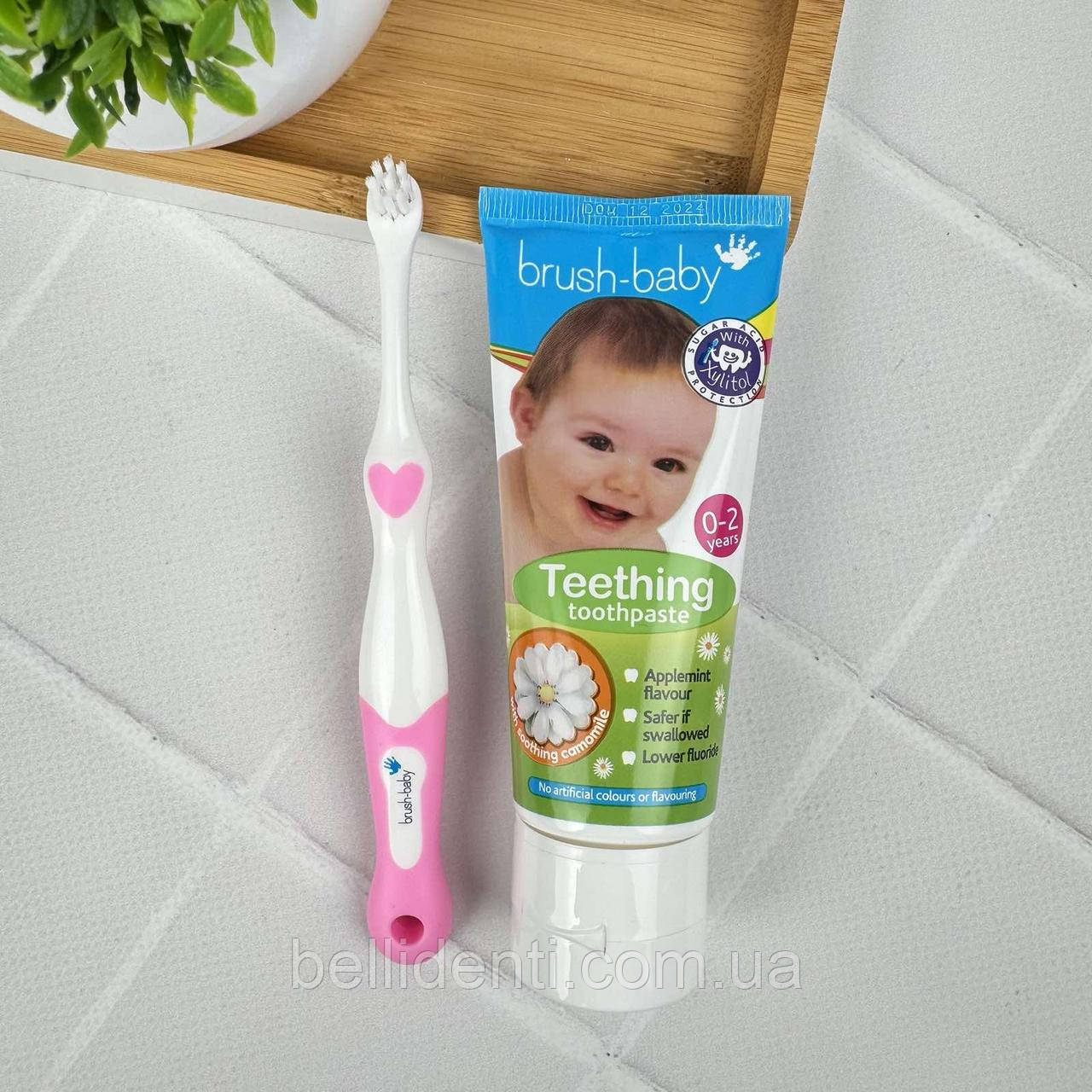 Набір Brush-Baby First Brush від 0 до 18 місяців (паста Teething 50 мл+1 рожева щітка)