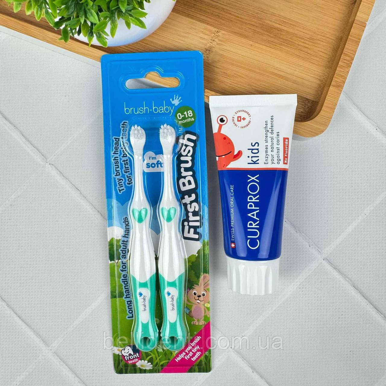 Набір Brush-Baby First Curaprox Kids (паста 60 мл без фтору+2 бірюзові щітки)