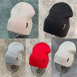 Жіноча стильна в'язана шапка на флісі