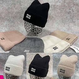 Жіноча стильна шапка з вушками