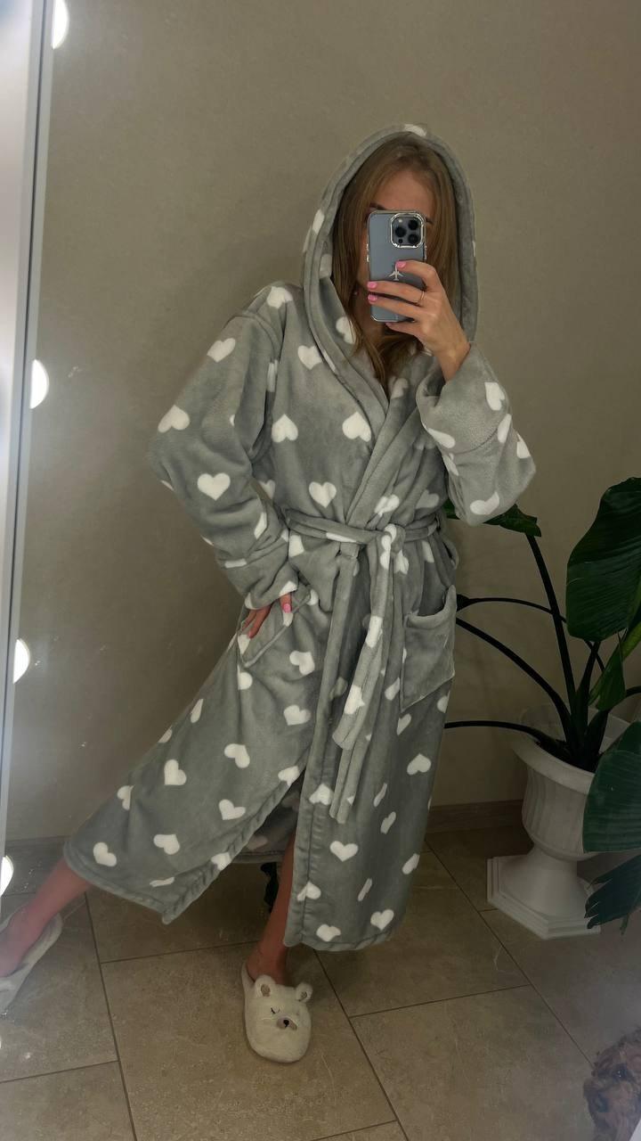 Жіночий теплий довгий сірий халат з сердечками із капюшоном — м’якість, що хочеться носити щодня, фото 1