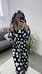 Жіночий теплий довгий сірий халат з сердечками із капюшоном — м’якість, що хочеться носити щодня