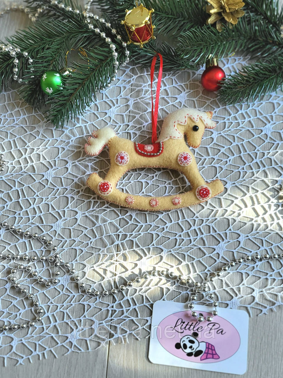 Новорічна ялинкова іграшка з фетру "Конячка" бежева