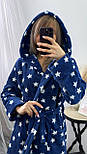 Короткий жіночий халат темно-синій із зірками з капюшоном — теплий, м’який, для дому і після душу, фото 3