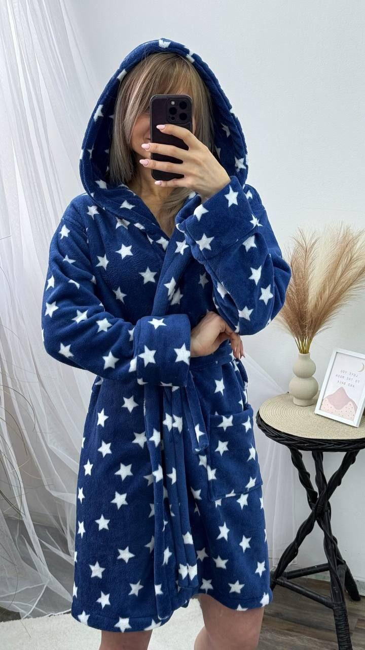 Короткий жіночий халат темно-синій із зірками з капюшоном — теплий, м’який, для дому і після душу, фото 1