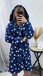 Короткий жіночий халат темно-синій із зірками з капюшоном — теплий, м’який, для дому і після душу