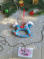 Новорічна ялинкова іграшка "Конячка-гойдалка" ручної роботи: Ваш талісман удачі на 2026 рік!