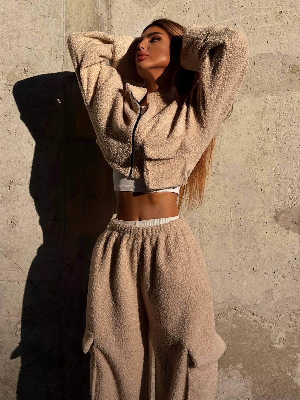 Жіночий плюшевий костюм на флісі з укороченою кофтою та широкими штанами (р. 42-46) 66KO3933Е, фото 1