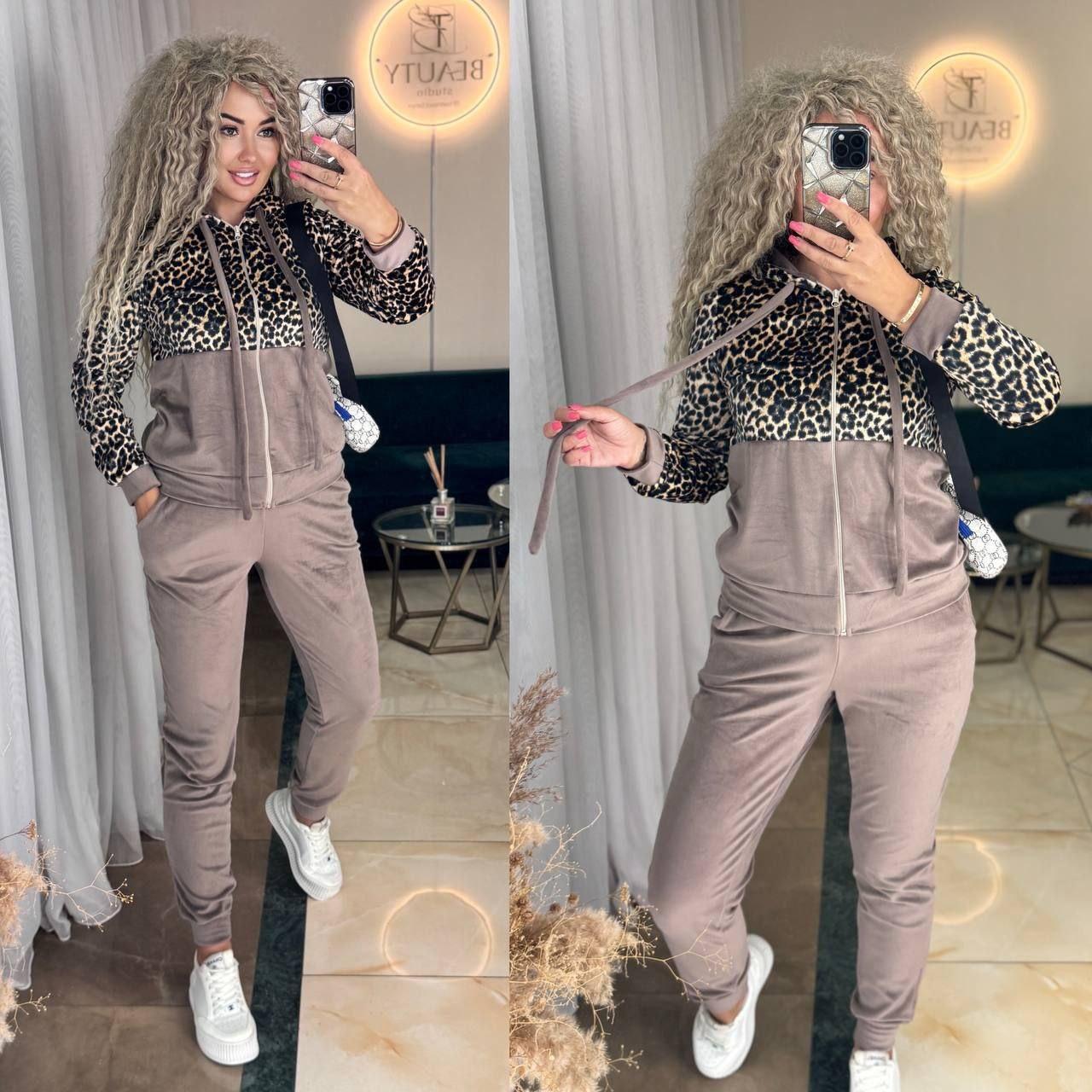 Жіночий велюровий костюм у спортивному стилі завужені штани та кофта на змійці в леопардовий принт (р. 42-52) 7KO3939, фото 1