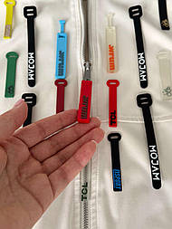 Виробництво холдерів на бігунки гуртом, пулери з вашим логотипом