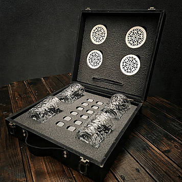 Набір для віскі на 4 склянки у дерев'яному кейсі