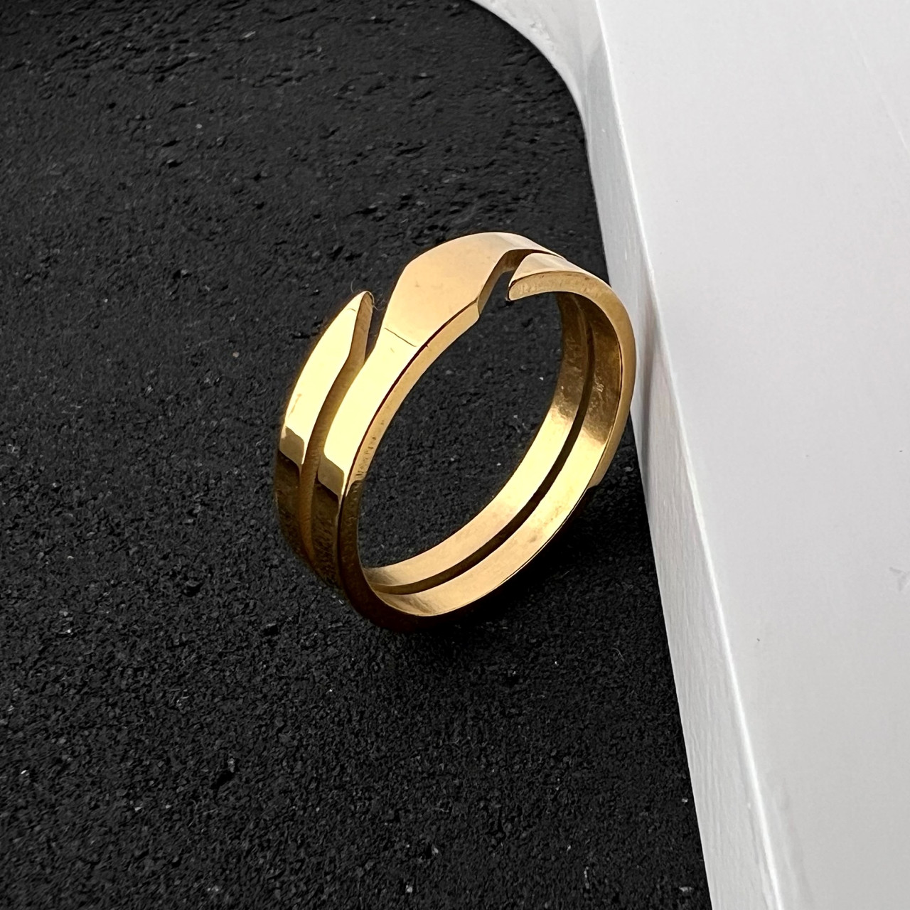 Кільце з нержавіючої медичної сталі з позолотою шириною 5.5мм «Двійник» (р16.3 17 18.3 19.5 20.3 21.3 22), фото 1