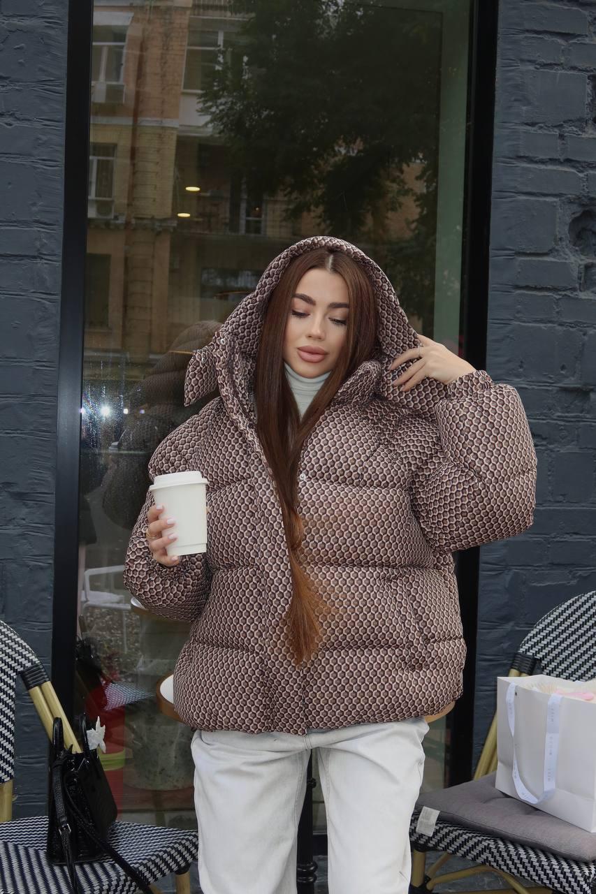 Жіночий пуховик зимовий з принтом в стилі оверсайз, фото 1