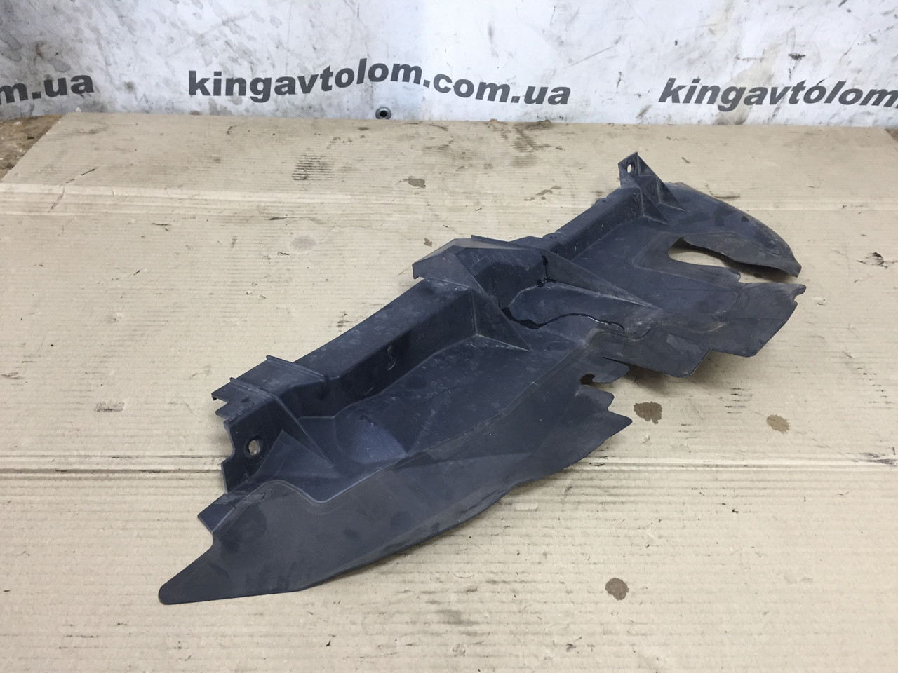 Дефлектор радіатора правий Audi Q7 4L 4L0121284G, фото 1