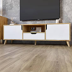 Тумба під телевізор з ніжками в кольорі Горіх світлий М-ЗОН Борн 1600 Дуб Артизан/Німфея Альба (білий) PREMIUM
