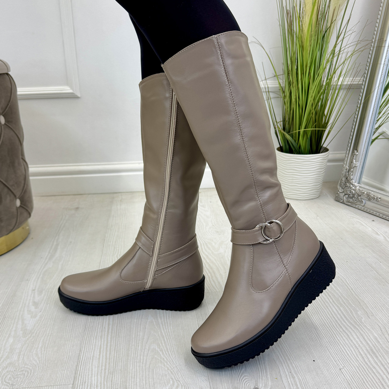 Шкіряні високі жіночі чоботи на танкетці. Колір візон, фото 1