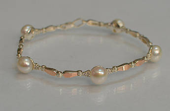 Срібний браслет з перлами