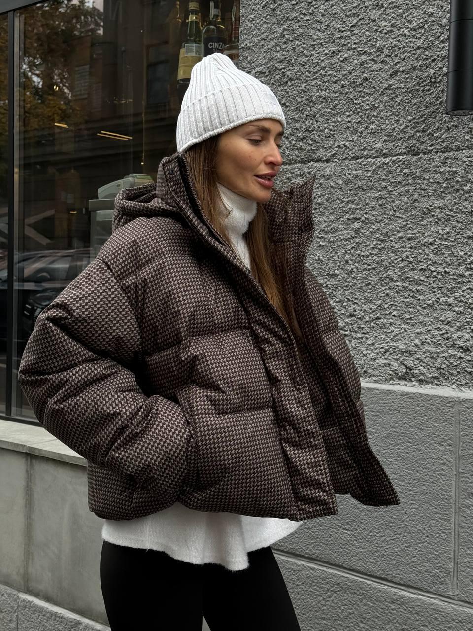 Жіночий зимовий пуховик у стилі оверсайз із капюшоном, фото 1