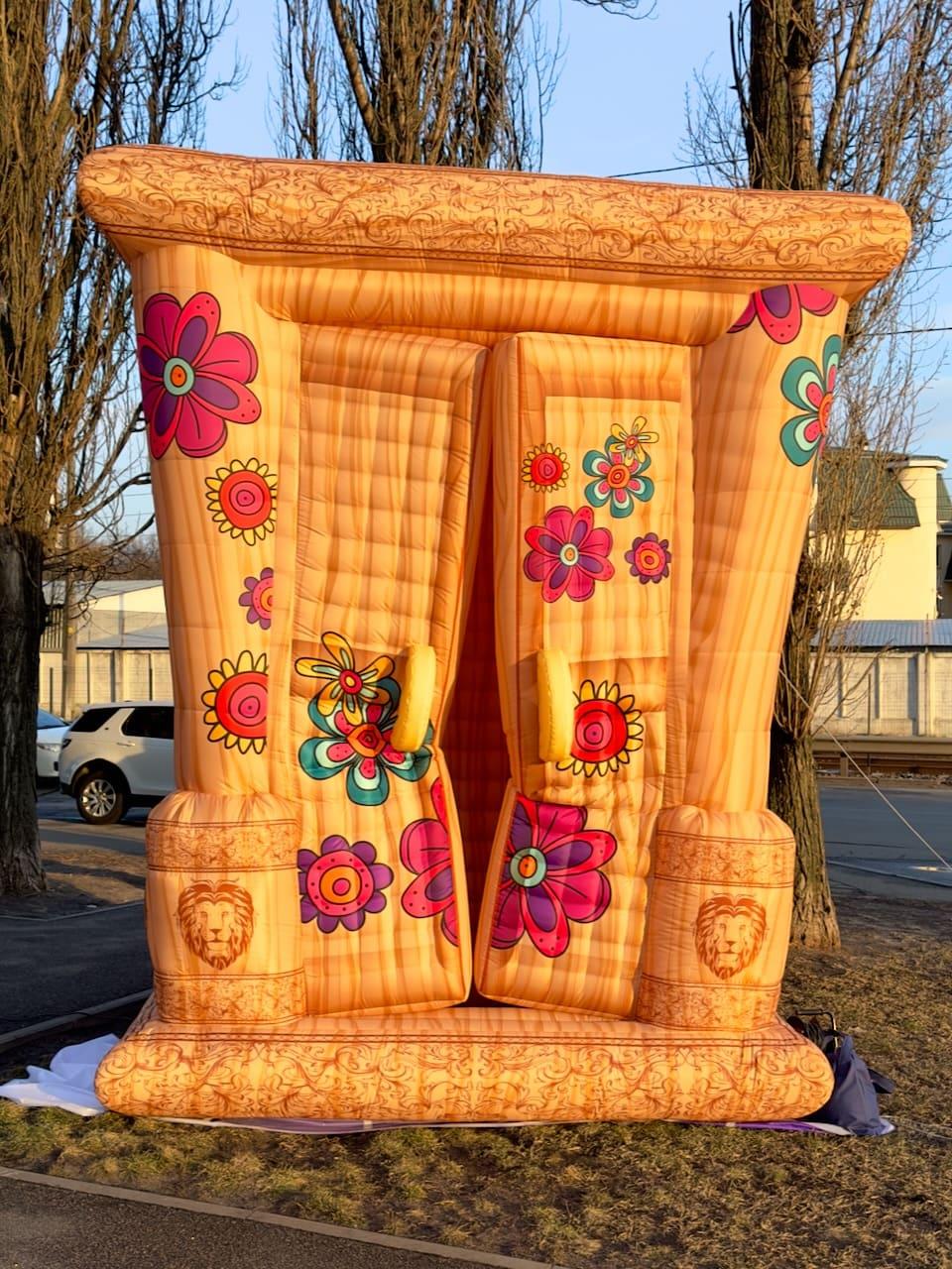 Надувна декорація шафа 4,5 м для сцени та концертних виступів