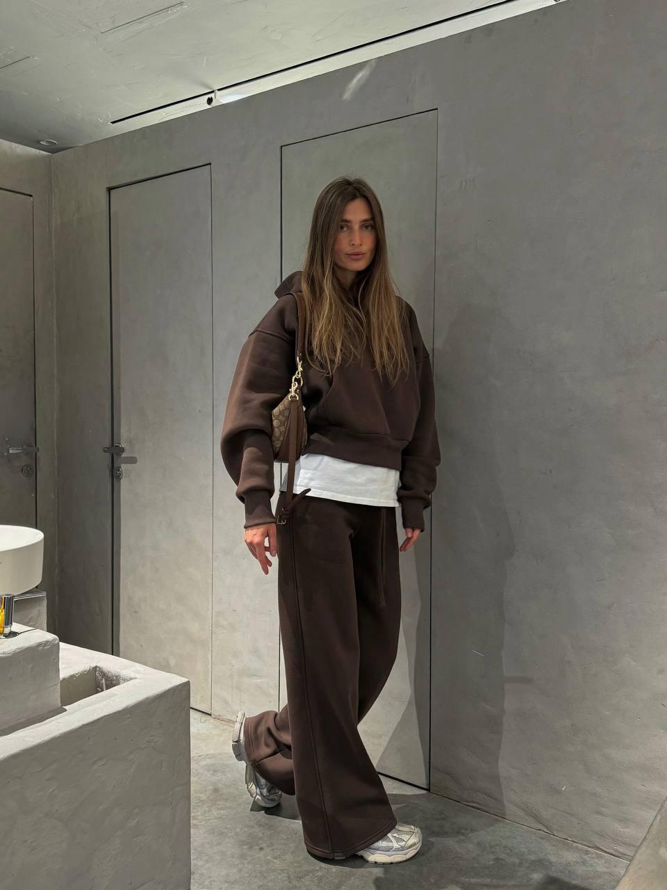 Жіночий утеплений спортивний костюм з укороченою кофтою та широкими штанами, фото 1