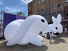Надувна декорація заєць 3,2 м для концертів і фестивалів, фото 3