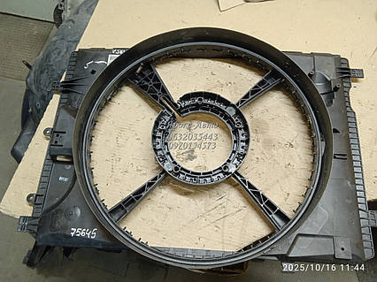 Корпус вентилятора радіатора Mercedes C W204 2012 000075645 дефект є тріщини