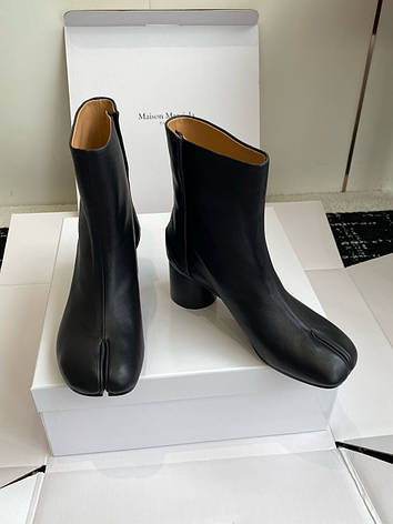 Жіночі чорні шкіряні ботильйони Maison Margiela черевики зі шкіри Tabi Мейсон Марджела, фото 1