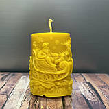 Воскова свічка новорічна на подарунок Дід Мороз декоративна натуральна з бджолиного воску 75х60 мм, фото 2