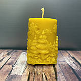 Воскова свічка новорічна на подарунок Дід Мороз декоративна натуральна з бджолиного воску 75х60 мм, фото 3