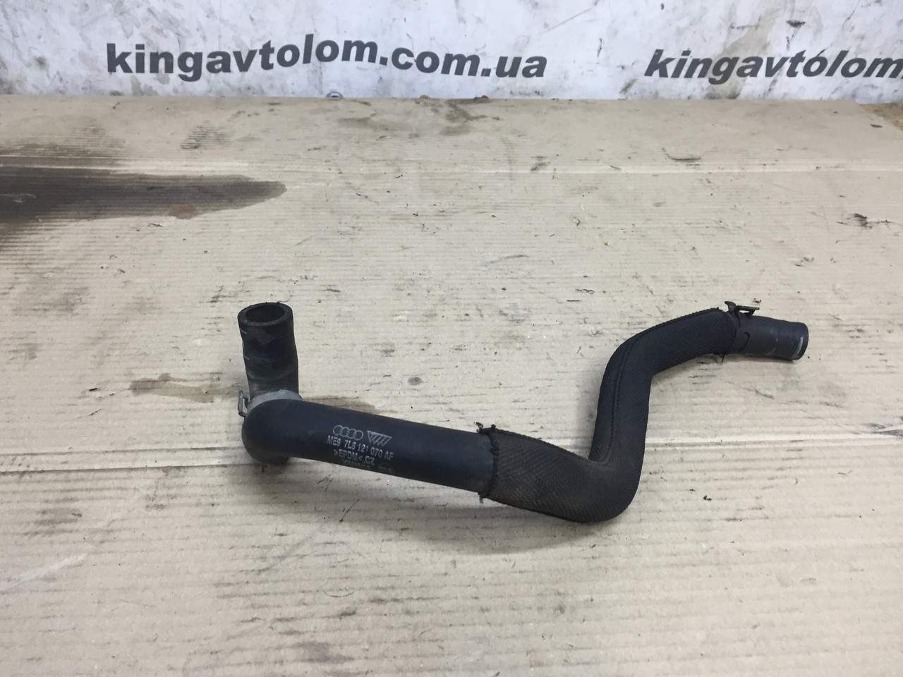 Патрубок охолодження Audi Q7 4L 7L8121070AF, фото 1