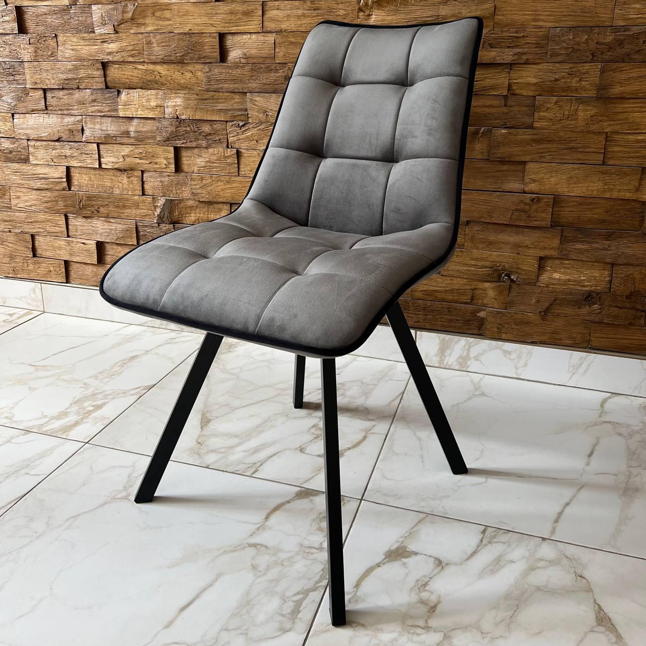 М'який стілець GARDA зі спинкою із сірого велюру топ із чорним кантом на металевому чорному каркасі, фото 1