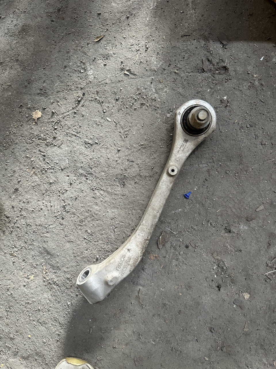 Важіль передній правий нижній Ford Explorer 20- LB5Z3078A, фото 1