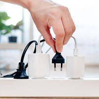 Як не купити зарядку, яка може зіпсувати техніку