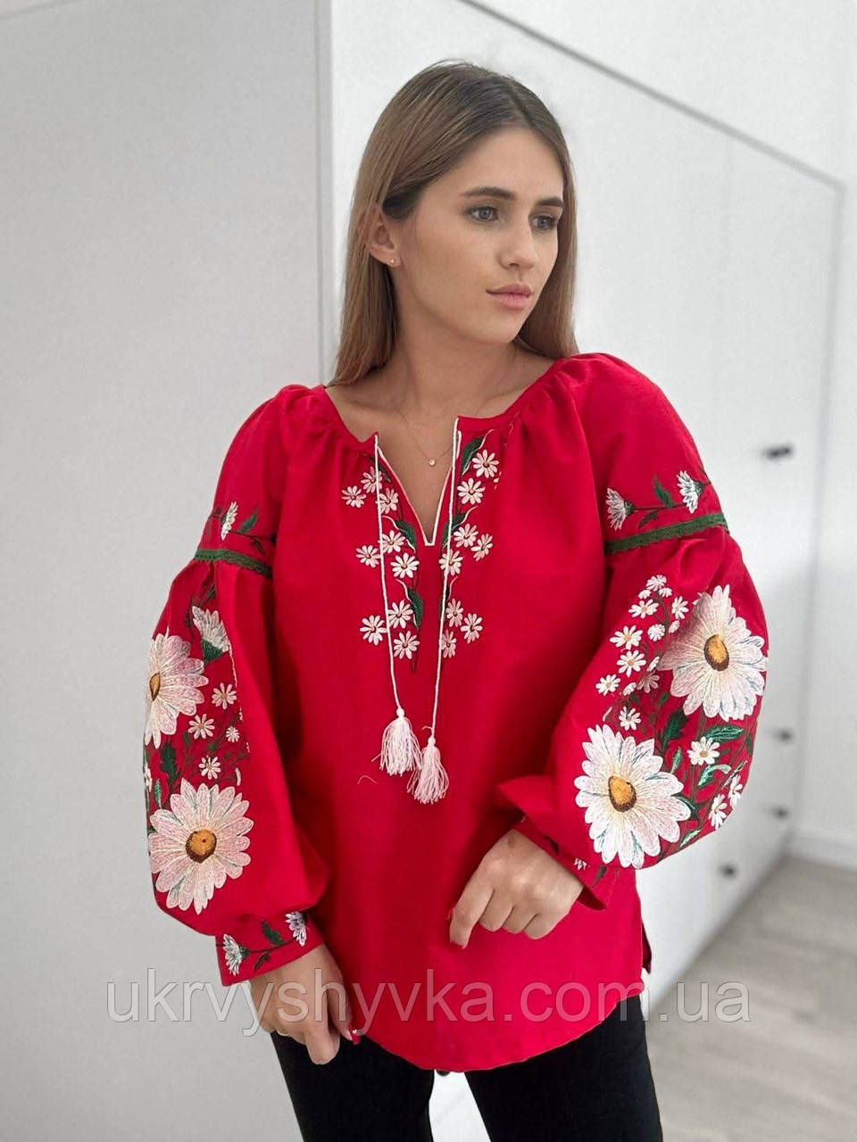 Вишита сорочка червоного кольору "Білі ромашки", фото 1