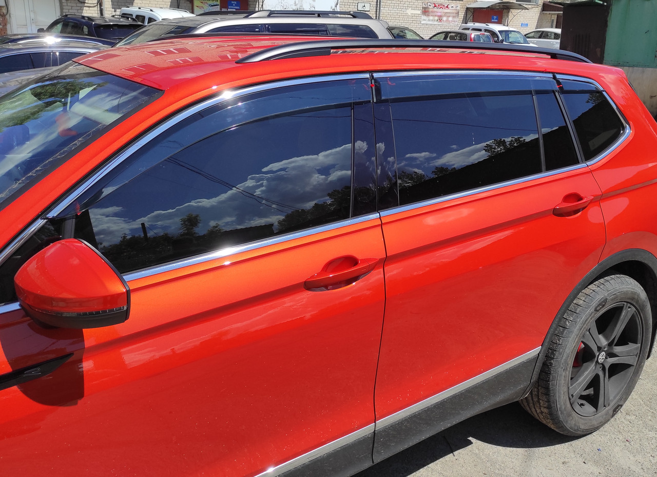 Дефлектори вікон (вітровики) з хромом молдингом Volkswagen Tiguan (Америка) 2017-